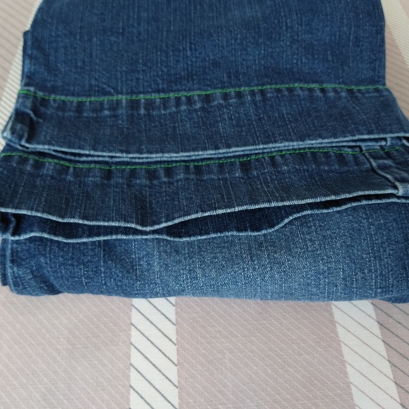 LILLY PULITZER CROP W/ Button Flap Pockets. EUC - Picture 6 of 7